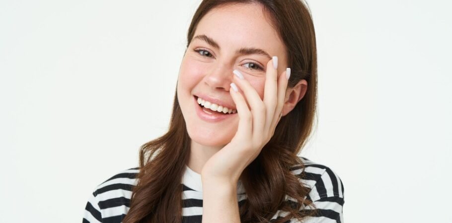 Contact Lenses for People With Sensitive Eyes