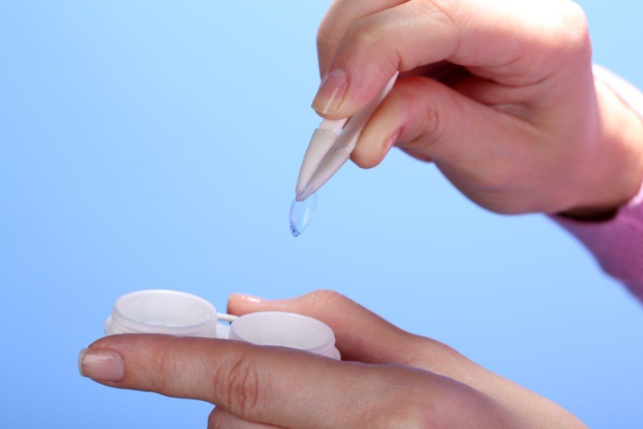 When Is a Gritty Contact Lens a Medical Warning Sign?
