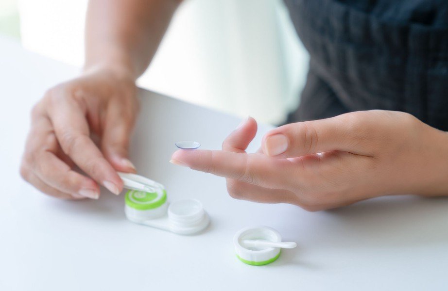 Are Silicone Hydrogel Lenses Better for Heated Offices?