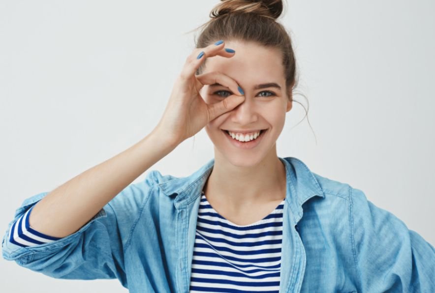 Who May Benefit From Hybrid Contact Lenses?