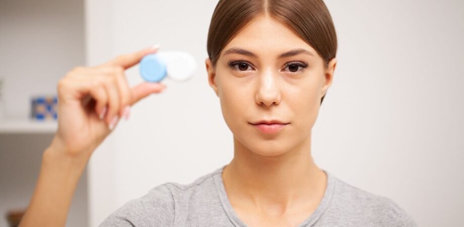 Should I Switch to Daily Contacts for Dry Eyes? 7 Signs It May Help