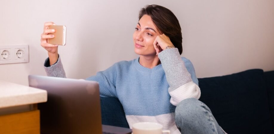How to Keep Contacts Moist During Screen Time and Beat the Midday Blur