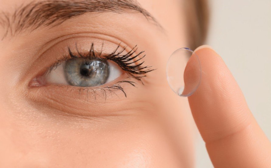Multifocal Contact Lenses for Presbyopia Beginners: A Clear Guide