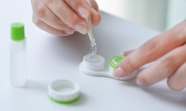 How to Remove a Dry Soft Contact Lens