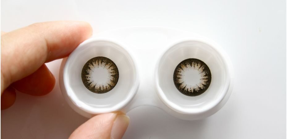 What To Do If A Contact Lens Tears In Your Eye Safely