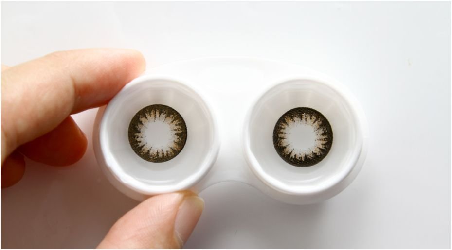 What To Do If A Contact Lens Tears In Your Eye Safely