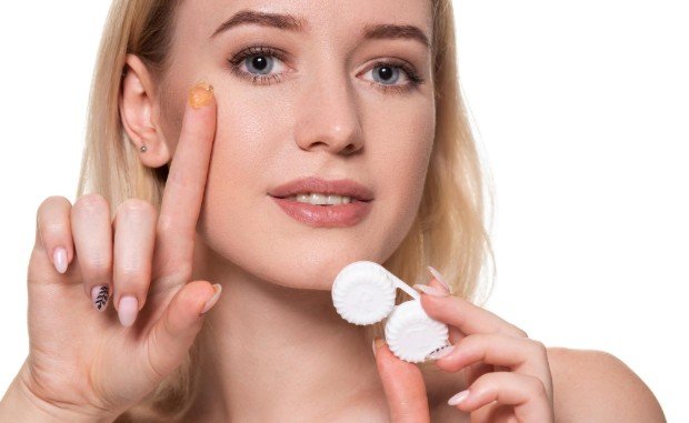 What to Do If the Contact Lens Has Torn