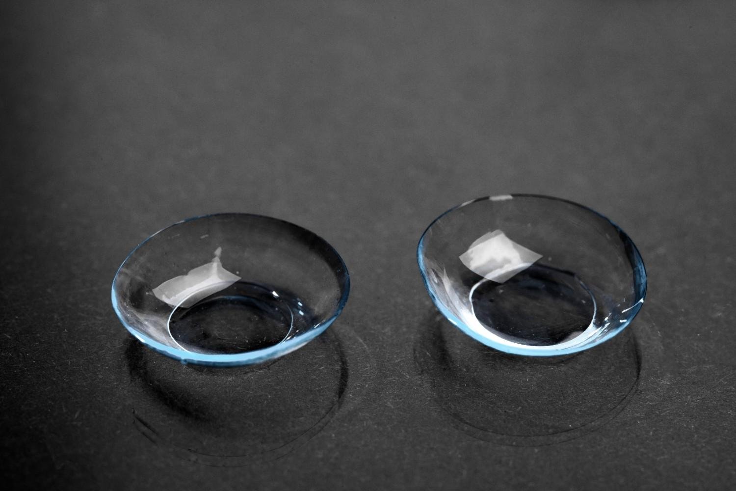 Does Screen Time Make Contact Lenses Dry Faster?
