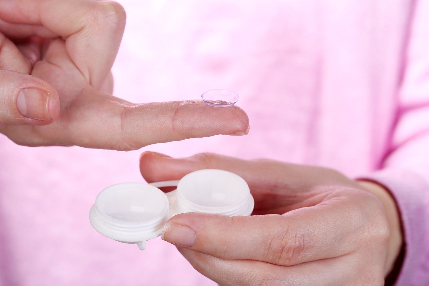Why Do Screens Worsen Contact Lens Dryness?